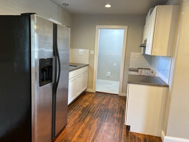 Photo - 707 N Main St