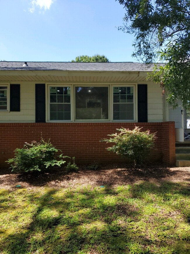 Photo - 220 Milford Dr