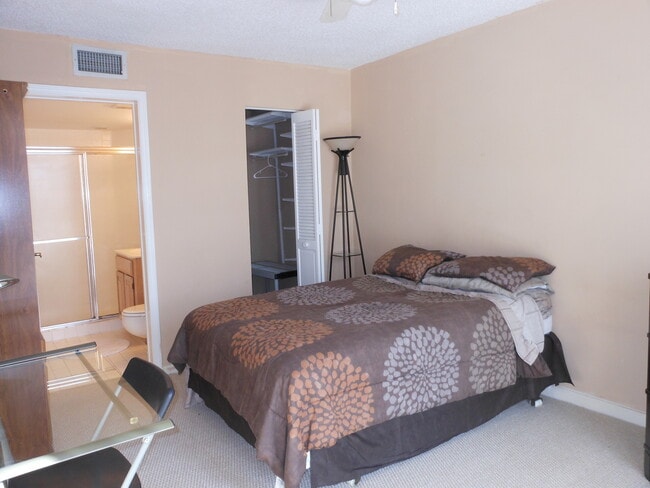 Photo - CORAL GABLES UNIVERSITY INN CONDO Unit 2211