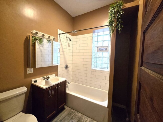 Photo - 6339 S Eberhart Ave Unit 1