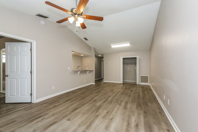282 Aquarius Cir W