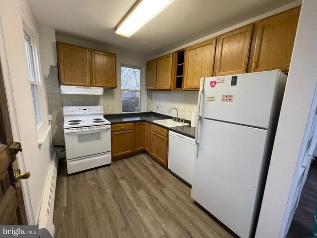 Photo - 925 Watson Rd