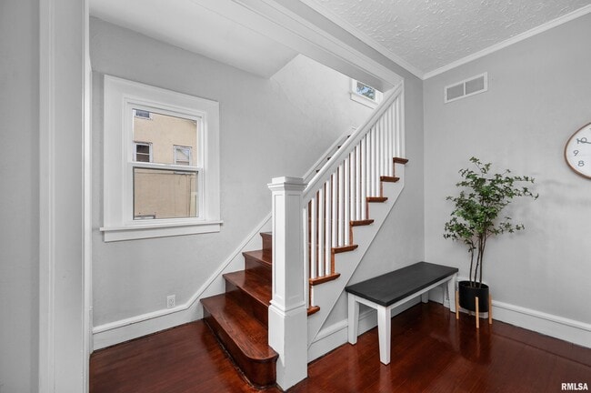 Photo - 230 E Garfield St