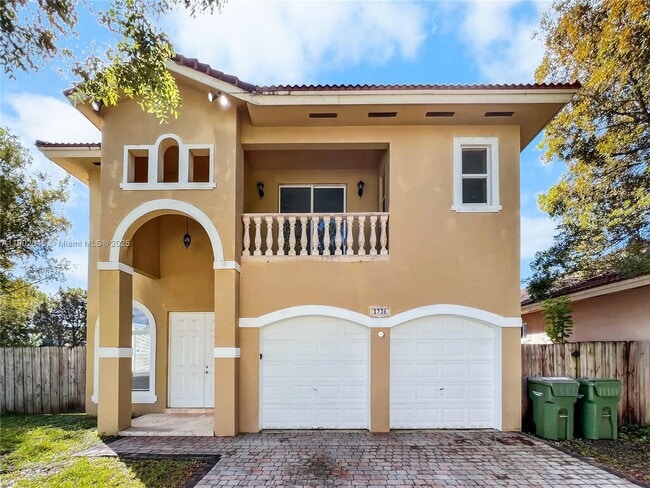 Building Photo - 1736 NE 9th Dr