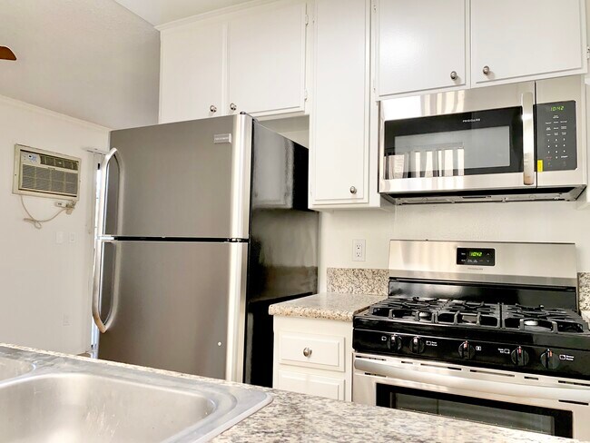 Building Photo - 9801 Tabor St Unit 102 Rental