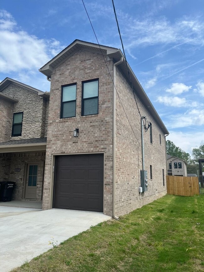 Photo - 215/217 N Elm St Unit 215