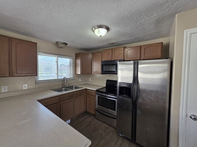 Photo - 3779 Oxford Way