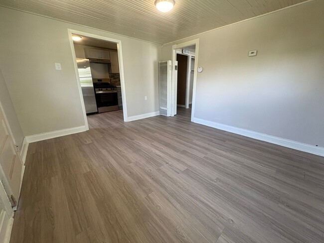 Photo - 813-825 Lee Ave Unit 817 Lee Ave