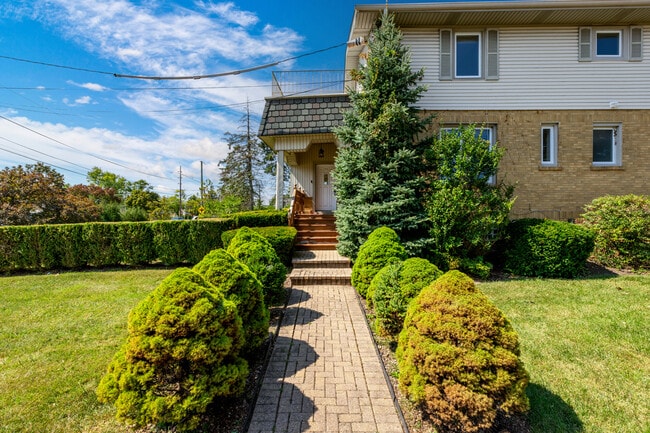 Photo - 1420 Oakton St