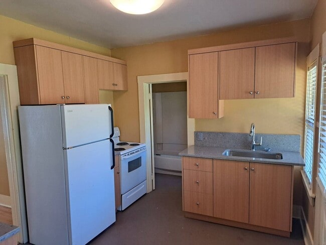 Photo - Historic Downtown Bend 1 Bed/1 Bath - NW Florida Ave Unit 2