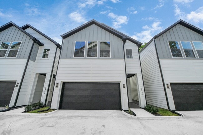 Photo - 2430 Harrington St