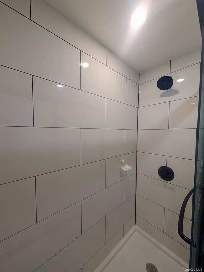 Photo - 85 E Valley Stream Blvd