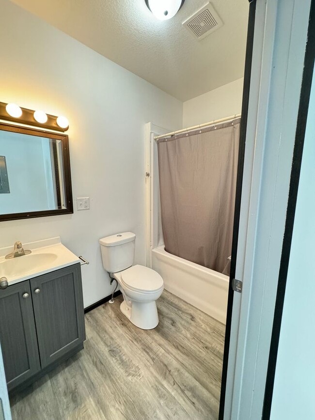 Photo - 108 W Washington St