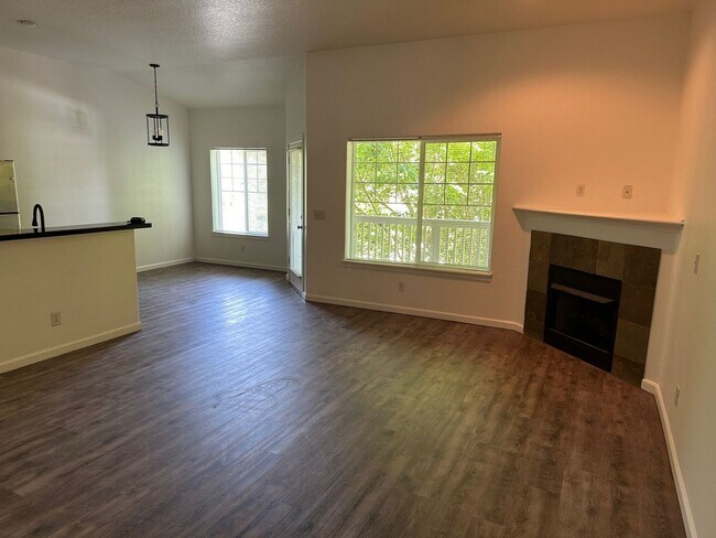 Photo - Grand Oaks 2 bedroom Condo Unidad D303