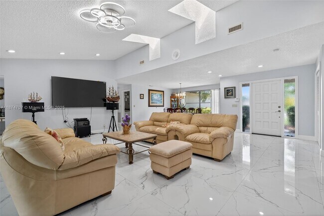 Photo - 13582 Columbine Ave