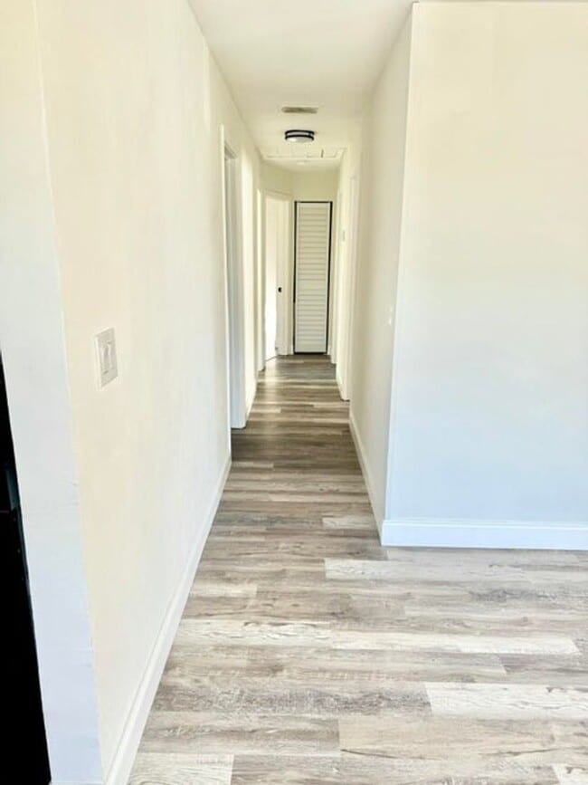 Photo - 1146 W 24th St