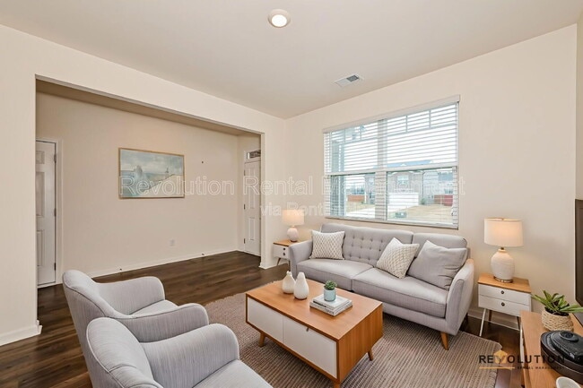 Photo - 2008 Redfern Rd