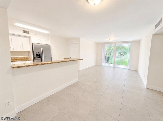 Building Photo - 1265 Wildwood Lakes Blvd Unit 105