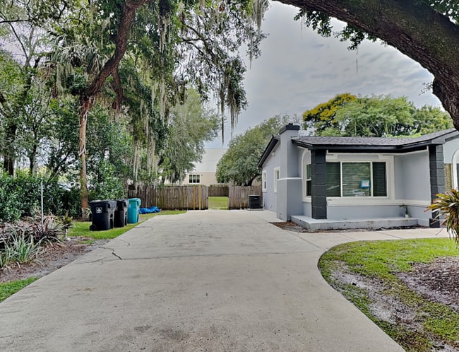 Photo - 270 W Pineloch Ave