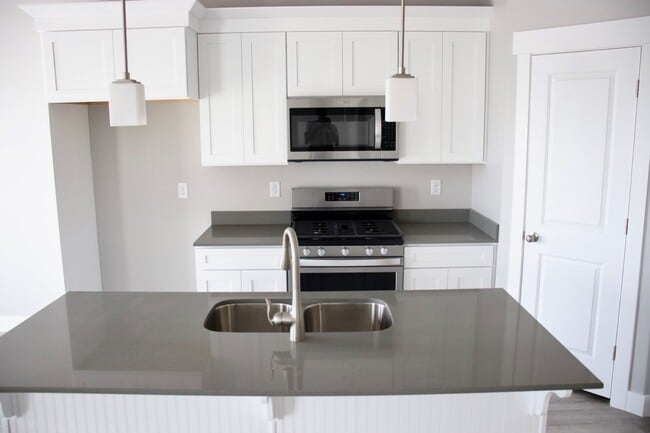 Photo - ? Beautiful 4 Bed / 2.5 Bath Townhome in The Exchange – Lehi