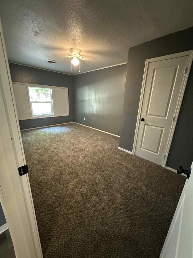 Photo - 1710 Parklane Dr