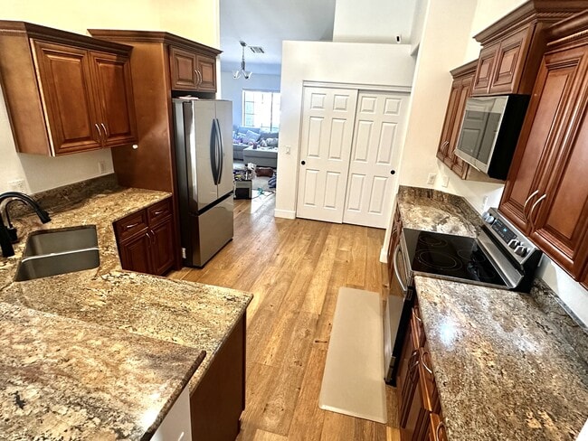 Photo - 723 W Leah Ct