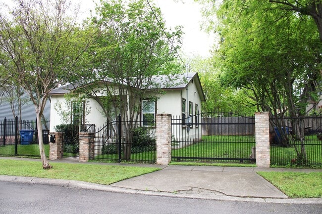 Building Photo - TOBIN HILL COTTAGE