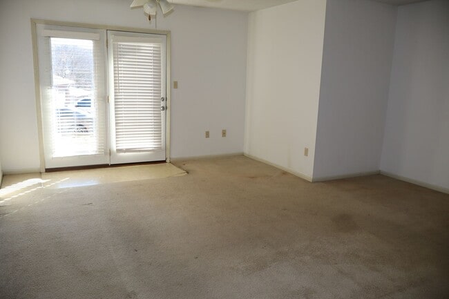 Building Photo - 506 Columbia Dr Unit K