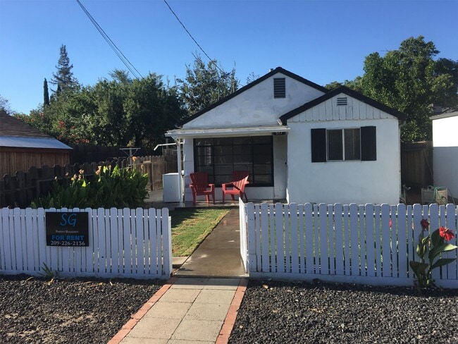Building Photo - 517 Dawn Dr