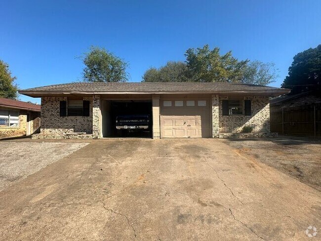 Building Photo - Cozy 3 Bedroom Unit! Tour Today! Rental