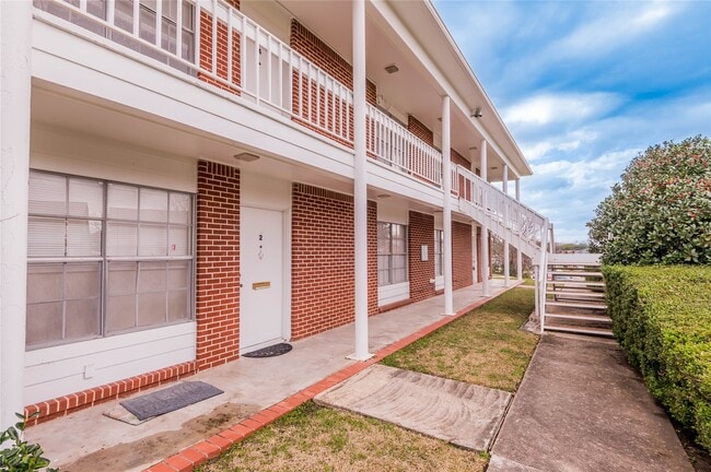 Photo - 1917 20th St Unidad 1