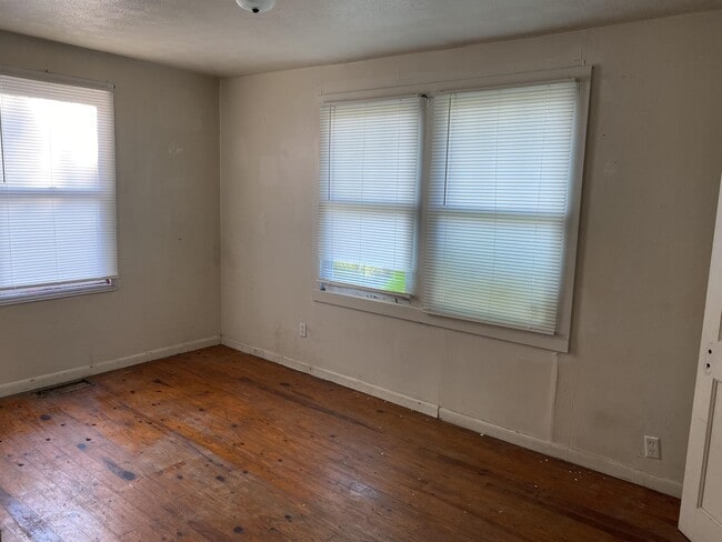 Photo - 2604 Commonwealth Ave