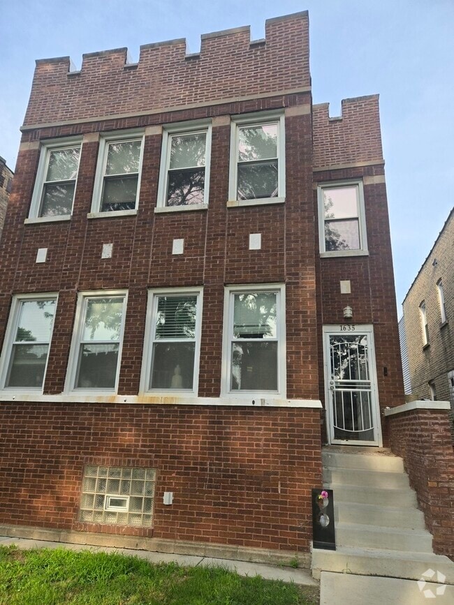 Building Photo - 1635 N Meade Ave Rental