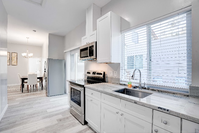 Photo - 781 Canyon Point Ln