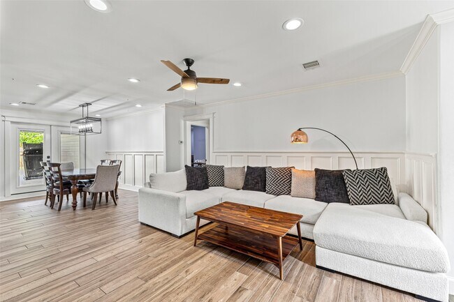 Photo - 515 Foxglove Ln