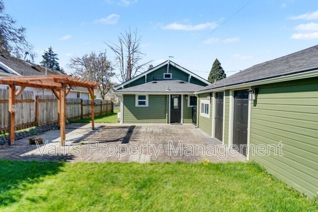 Building Photo - 2350 Cottage St SE