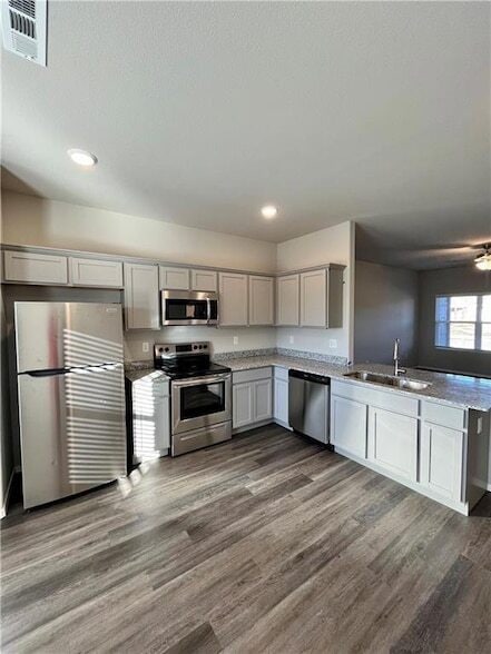 909 E Egret Rd