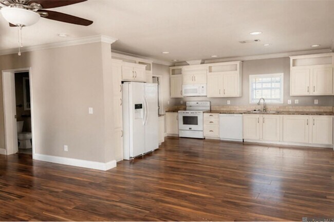 Photo - 111 West Dr