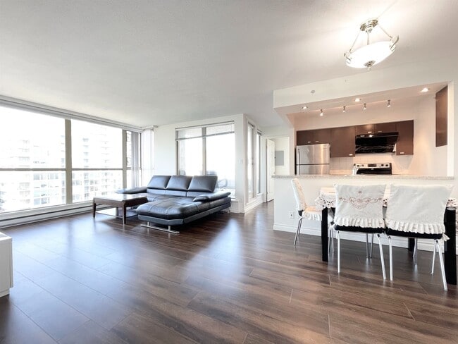 Photo - 6191 Buswell St