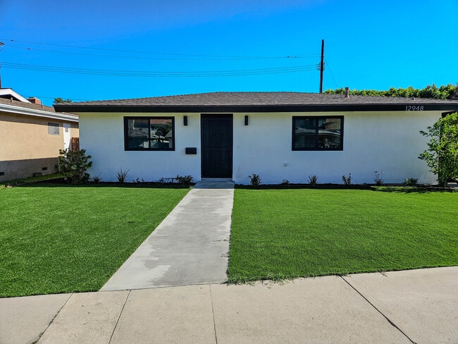 Building Photo - 12948 Lull St Rental