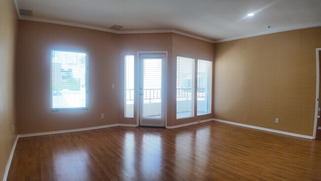 Photo - 655 Columbia St