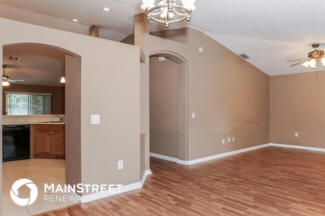 Photo - 225 Gordon Rd NW