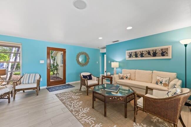 Photo - 1070 10th St E