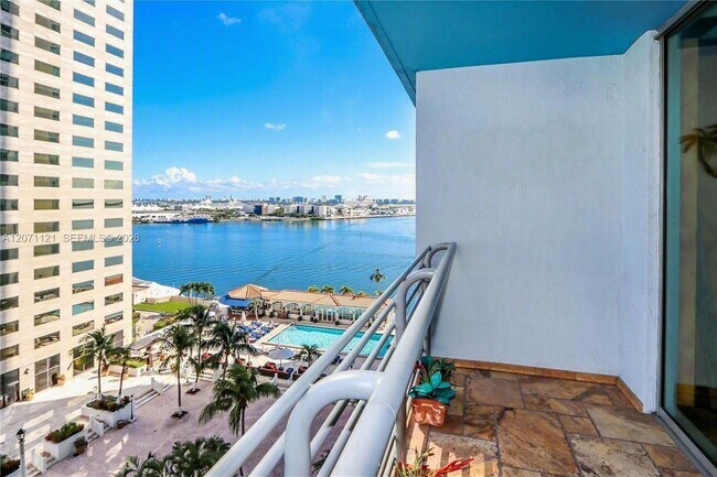 Building Photo - 335 S Biscayne Blvd Unit 1500
