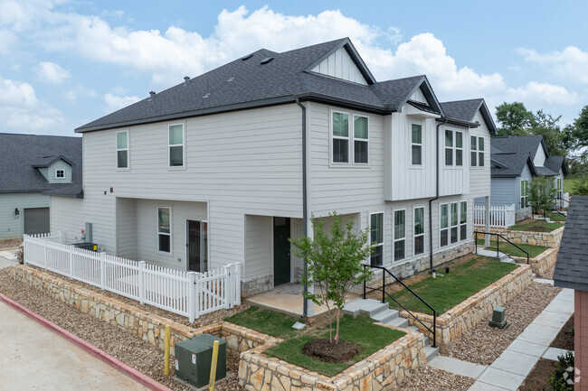 Building Photo - Canvas on Founders Hill Rental