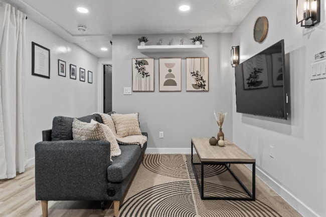 Building Photo - 610 W 5735 S