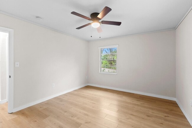 Photo - 725 40th Pl