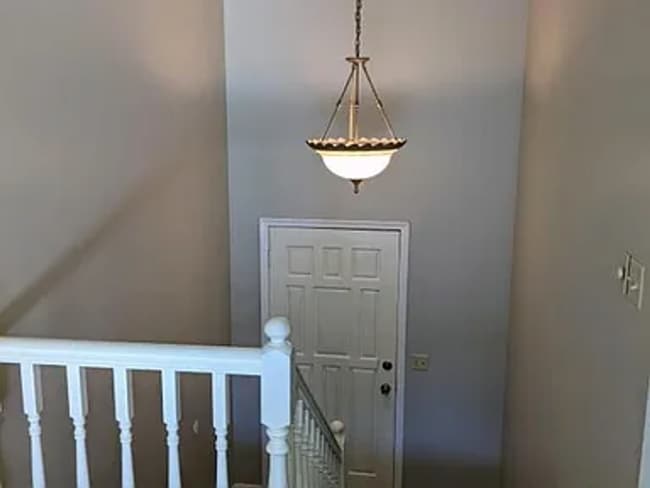 Photo - 332 N 154th St