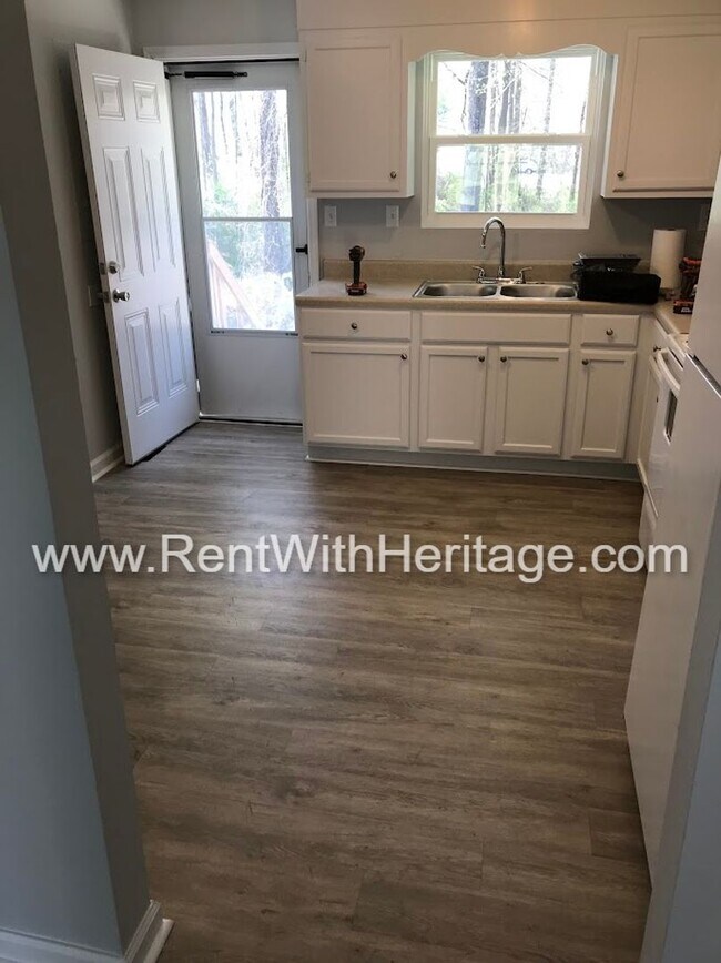 Photo - FANTASTIC 2 BEDROOM 1.5 BATH DUPLEX WITH ALL THE UPGRADES / GREAT LOCATION