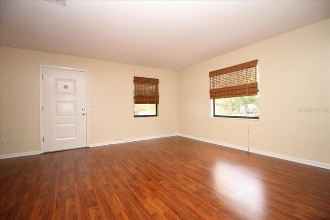 Photo - 545 Young Pl